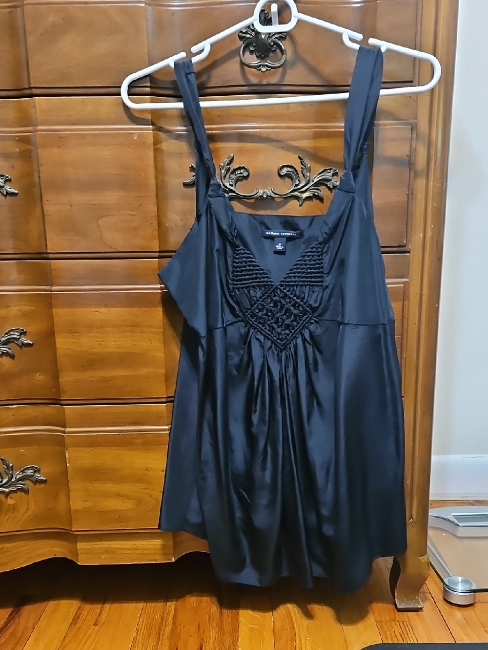 Banana Republic Black Satin Crochet-Detail Tank Womens Size 10 EUC
